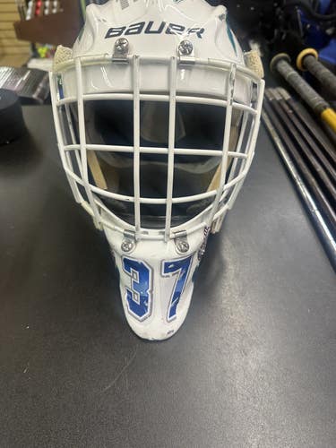 Medium Bauer 950 Goalie Mask (Used) In good shape