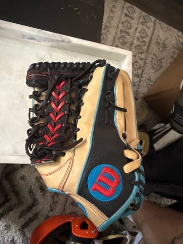 Wilson A2000 RH Pitcher's Baseball Glove 12.25" (Used)
