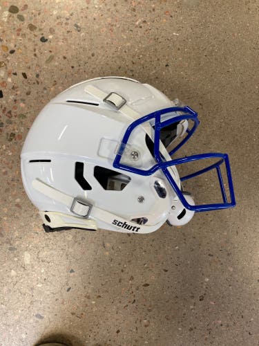 Adult New Large Schutt Air Advantage Helmet | SidelineSwap | Buy