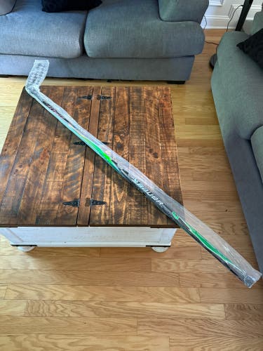 Green Senior Bauer Vapor Flylite Right Handed Hockey Stick Hossa Curve 77 Flex Custom/Pro Stock (New