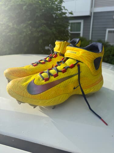 Ronald Acuna Jr Yellow Men's Size M 12.0 (W 13.0) Adult Nike High Top Metal (Used)