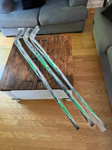 3 Green Senior Bauer Vapor Flylite Right Hand Hockey Stick 77 Flex Hossa Curve Custom/Pro Stock-New