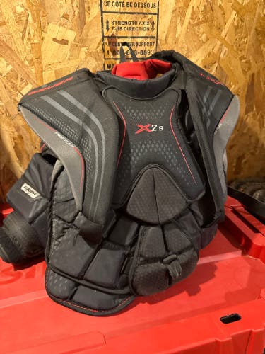 Large Bauer Vapor X2.9 Goalie Chest Protector (Used)