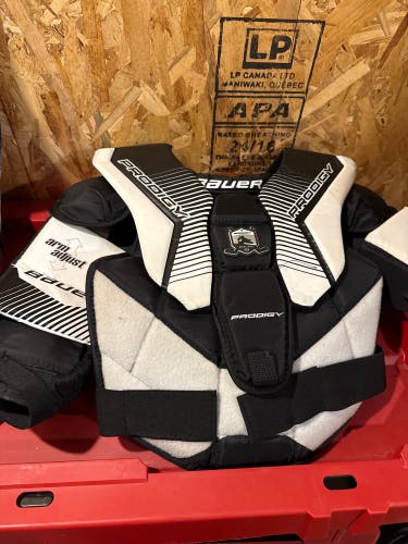 Large/Extra Large Bauer Prodigy Goalie Chest Protector (Used)
