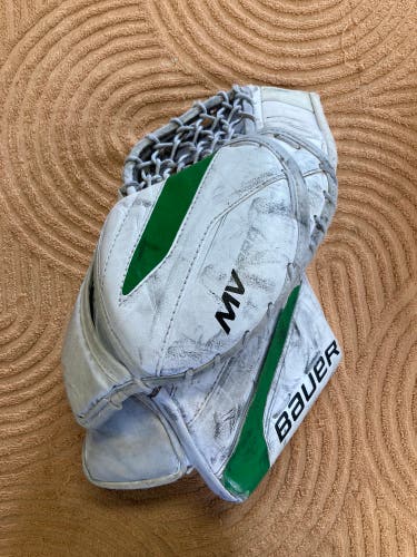 Intermediate Bauer MV Pro Goalie Glove | Full Right (Used)