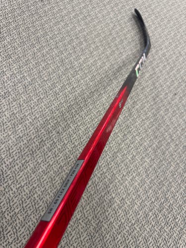 Senior Red CCM JetSpeed FT8 Pro Right Handed Hockey Stick P28+1/4 65 Flex (New)