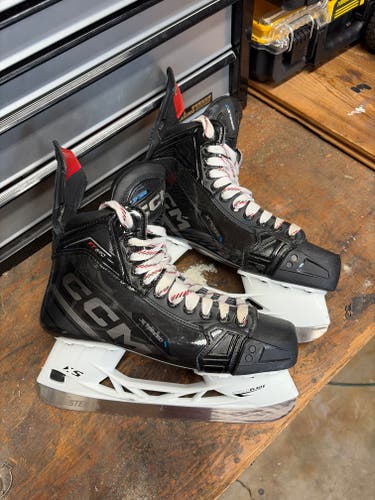 Black CCM Hockey Skates 9.5 (Used)