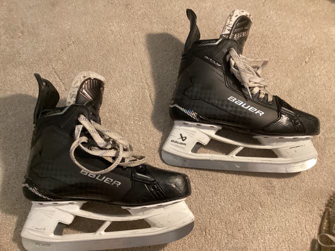 Black 2024 Bauer Supreme Shadow Hockey Skates Regular Width 9 (Used)