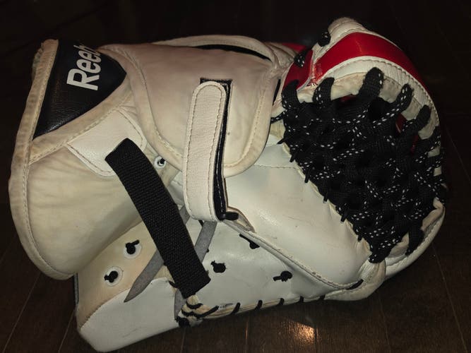 Reebok Revoke PZ Pro Goalie Glove. Senior