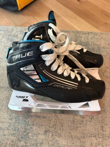 2024 True Catalyst 7x4 Hockey Goalie Skates Regular Width 7.5 (Used)
