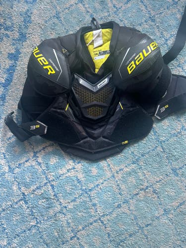 Large Senior Bauer Supreme 3S Shoulder Pads (Used)