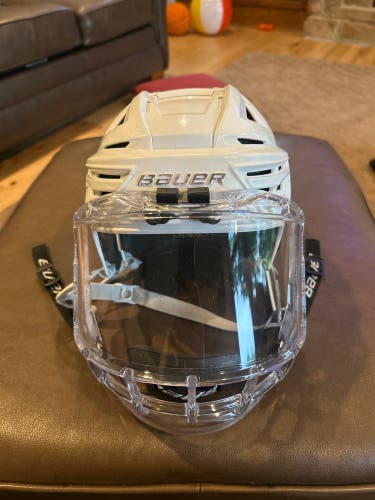 Medium Bauer Re-Akt 150 Helmet (Used)