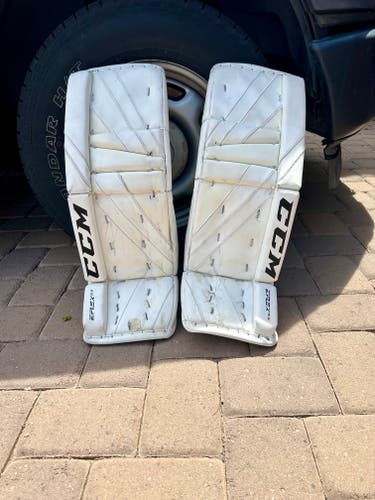 28" CCM Extreme Flex 5.5 Goalie Leg Pads (Used)