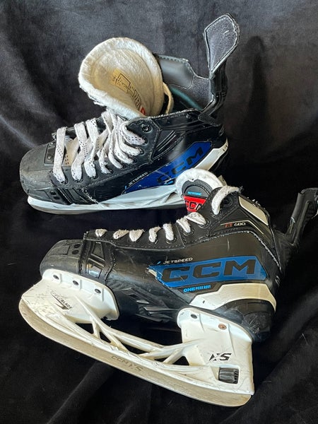 Black/White 2023 CCM JetSpeed FT680 Hockey Skates Regular Width Size 3.5 (Used)