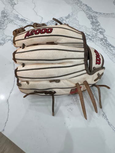 Wilson A2000 RH Infield Baseball Glove 11.75" (Used)
