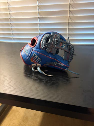 2024 Wilson A2000 RH Infield Baseball Glove 11.5" (Used)