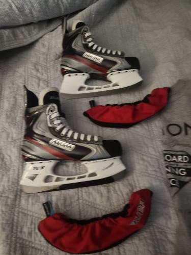 2011 Bauer Vapor APX Hockey Skates Regular Width Pro Stock 8 (New)