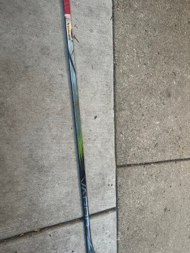 Senior Bauer Vapor Hyperlite 2 Right Handed Hockey Stick P92 70 Flex (Used)