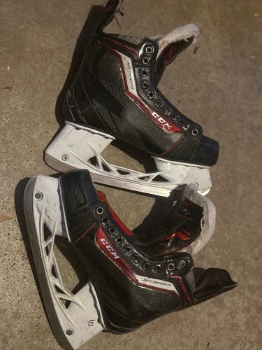 Black CCM JetSpeed XTra Pro Hockey Skates Regular Width 6 (Used)