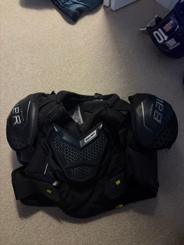 Men's Large Senior Bauer Supreme 3S Pro Shoulder Pads (Used)