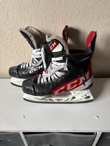 2021 CCM JetSpeed FT4 Pro Hockey Skates Regular Width 8.5 (Used)