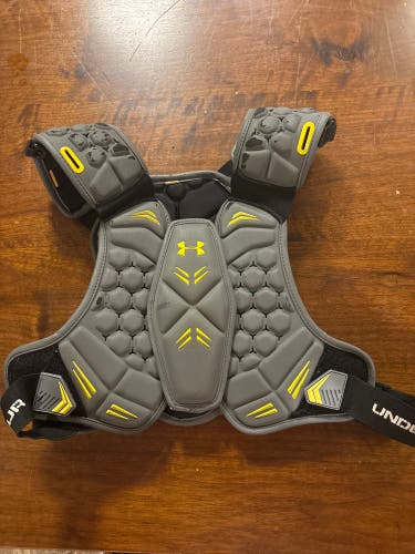 Large Adult Under Armour Command pro Shoulder Pads (Used)