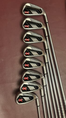 Men's 2011 Callaway Razr X Right Handed Iron Set Stiff Flex (8 Clubs) #4 - #9, PW, GW (Used)