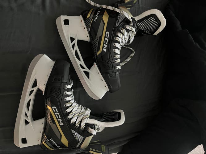 Black/Yellow 2022 CCM AS-V Pro Hockey Skates Regular Width 7 (New)