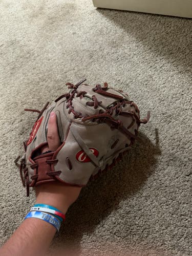 Rawlings Gold Glove Elite RH Catcher's Baseball Glove 32" (Used)