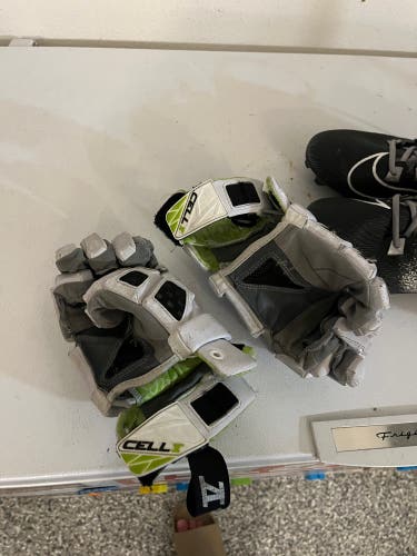 STX Cell vi Lacrosse Gloves (Used)