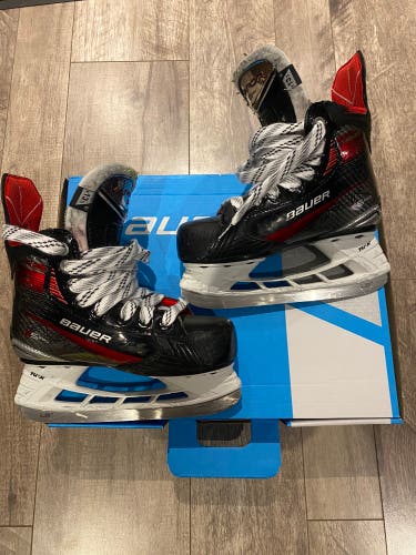 2023 Bauer Vapor X5 Pro Hockey Skates Regular Width 13.5 (Used)