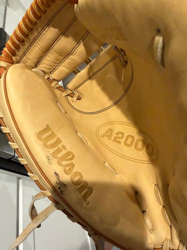 Wilson A2000 RH Catcher's Baseball Glove 33" (New)