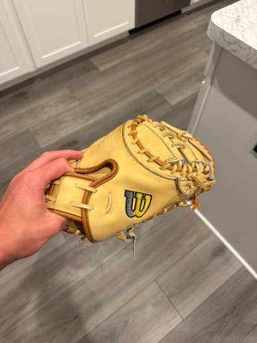 Wilson A2000 RH Catcher's Baseball Glove 33" (New)