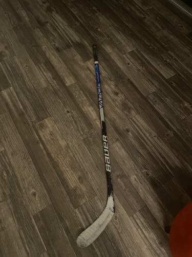 Senior Bauer Vapor Hyperlite Right Handed Hockey Stick P28 65 Flex (Used)
