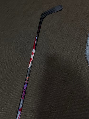 Intermediate Bauer Vapor Hyperlite 2 Right Handed Hockey Stick Mid Pattern 55 Flex Pro Stock (Used)