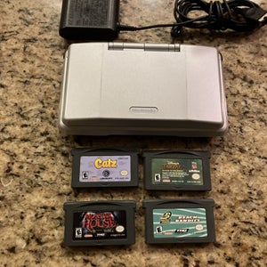 Nintendo DS NTR-001 with Charger Titanium Silver w/ Bad Hinge + 4 games - tested