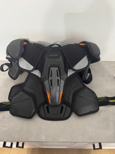 Medium Junior CCM Tacks XF Pro Shoulder Pads (Used)