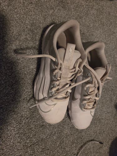 Unisex 4Y (Big Kids / Youth) Nike (Used)