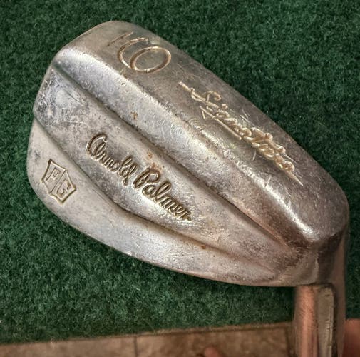 Men's Vintage Arnold Palmer Signature 9 Iron Right Handed Regular Flex Steel Shaft (Used)