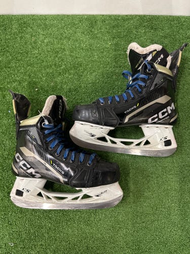 CCM AS-V Hockey Skates Size | Intermediate 5.5 (Regular)