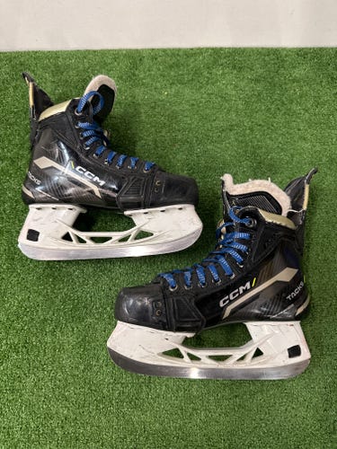 CCM AS-V Hockey Skates | Intermediate 5.5 (Regular)