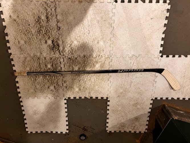 Intermediate Bauer Vapor Hyperlite 2 Right Handed Hockey Stick P88 65 Flex (New)