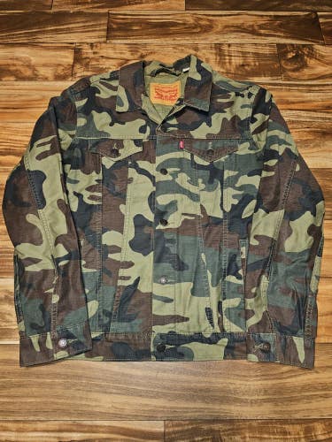 Levi's Strauss Camo Woodland Camouflage Denim Jacket Coat Button Up Size Large