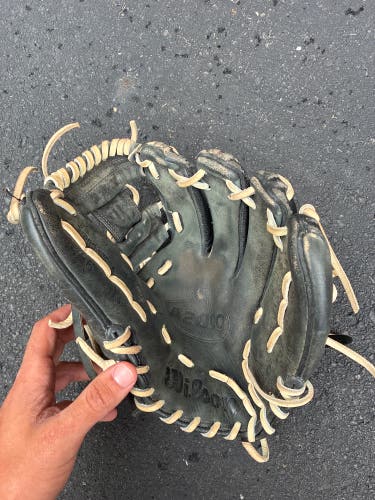 Wilson A2000 RH Infield Baseball Glove 11.5" (Used)
