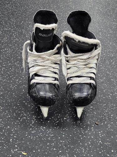 Used Bauer Supreme Junior Hockey Skate Junior 04 11849-s000040602