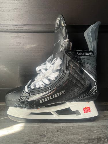 Black 2025 Bauer Vapor Flylite Hockey Skates Extra Wide Width 7.5 (New)