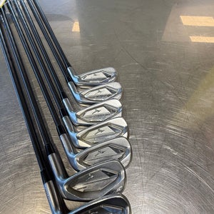 Men's 2016 Mizuno JPX 900 Forged Right Handed Iron Set Regular Flex Graphite Shaft 37.5" (Used)