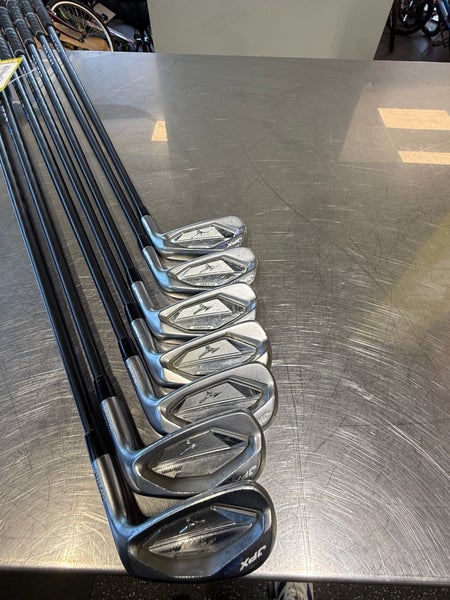 Men's 2016 Mizuno JPX 900 Forged Right Handed Iron Set Regular Flex Graphite Shaft 37.5" (Used)
