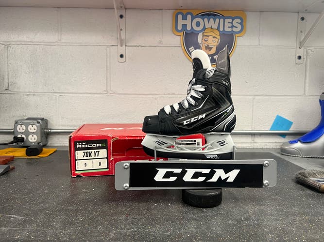 CCM Ribcor 70K Hockey Skates Regular Width 9 (New)