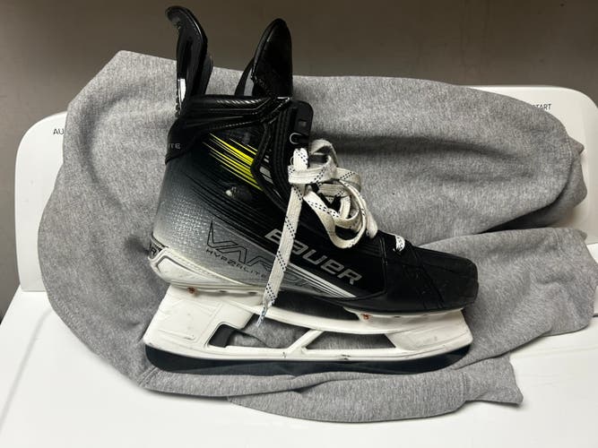Bauer Vapor Hyperlite 2 Hockey Skates 9 (Used)